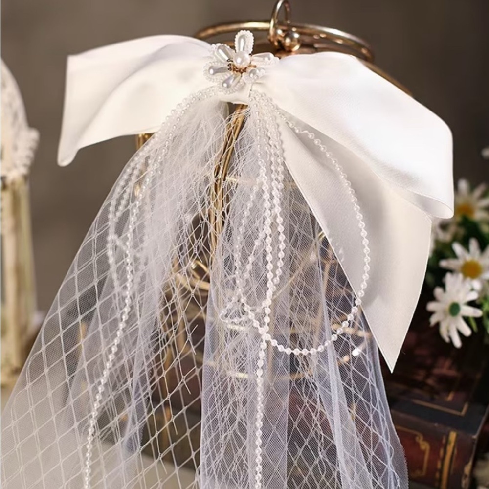 Elegant White Hair Bow with Veil | Wedding Veil